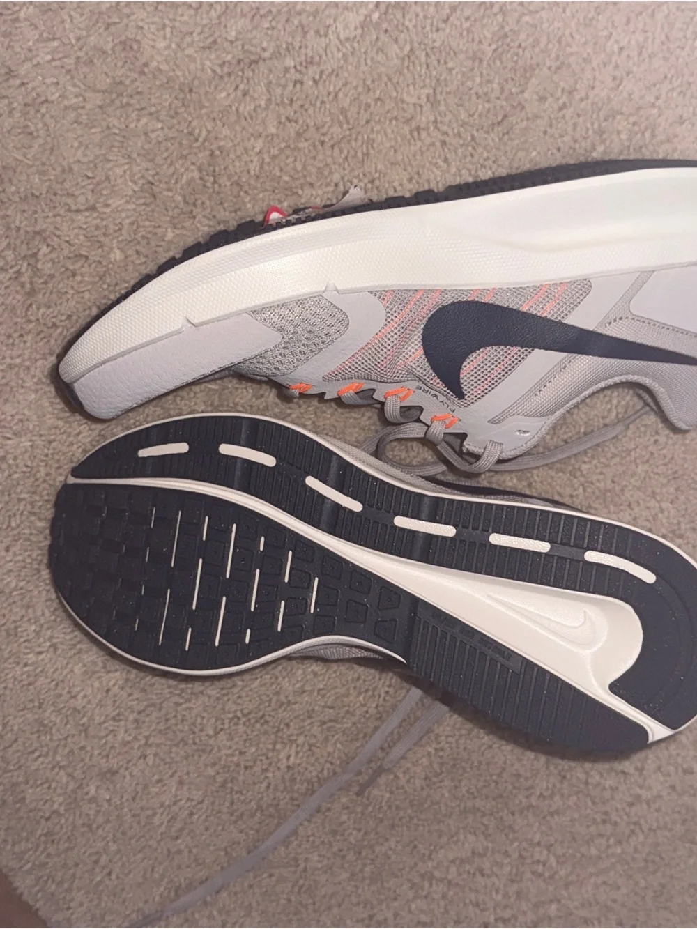 Nike Men’s Light Gray running shoes